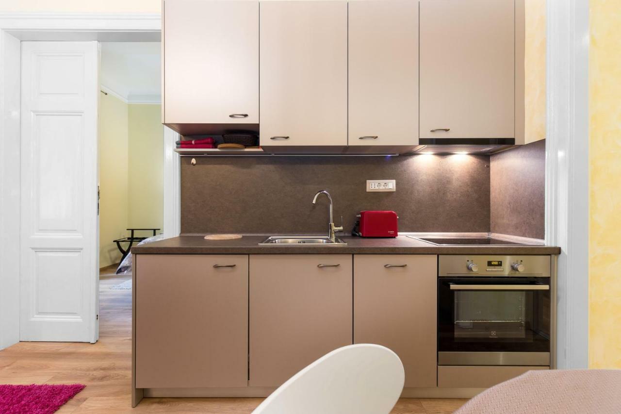 Casa Veneziana Apartment Rijeka Bagian luar foto